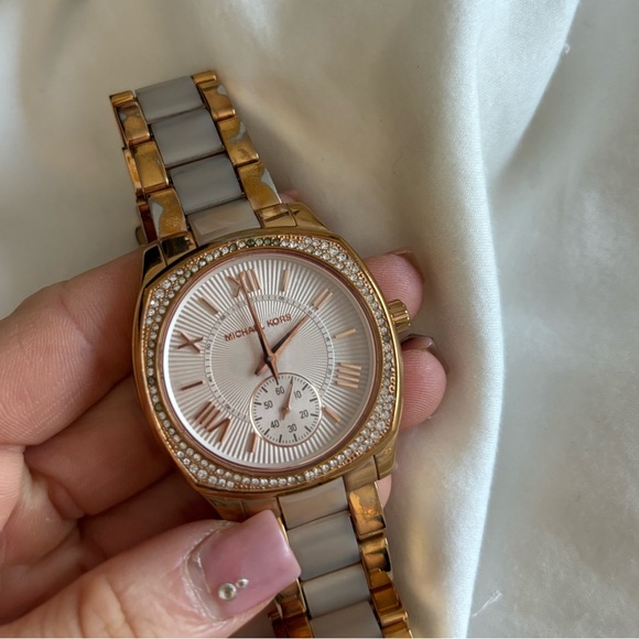 Michael Kors Rose Gold Watch and Bangle Set - Picture 10 of 13